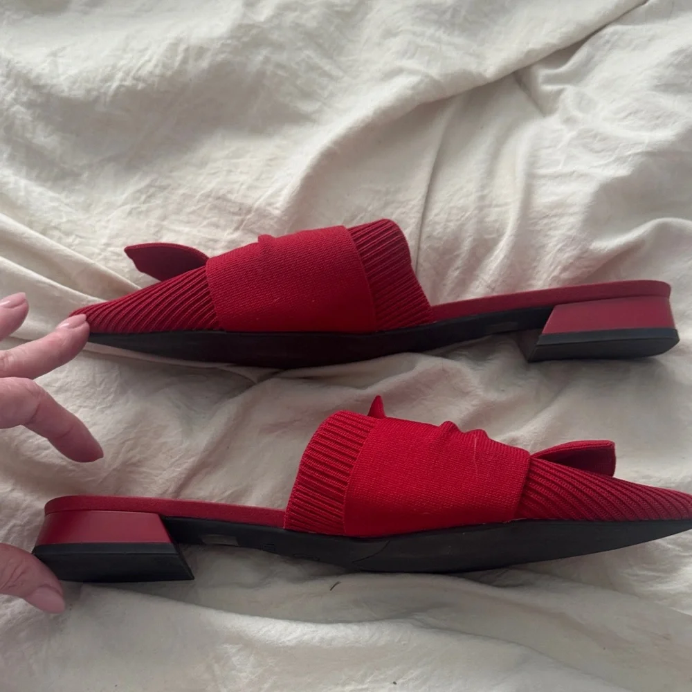Women's Red Bow Slip-On Shoes - Picture 7 of 7